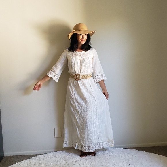 1960s 1970s Vintage White Lace Maxi Dress - Picture 10 of 14